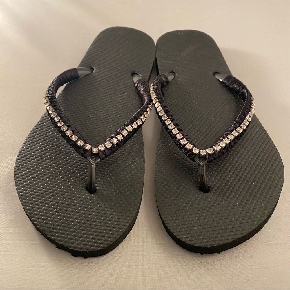 Black flip flops sandals rhinestones diamond-like embellishment size 10